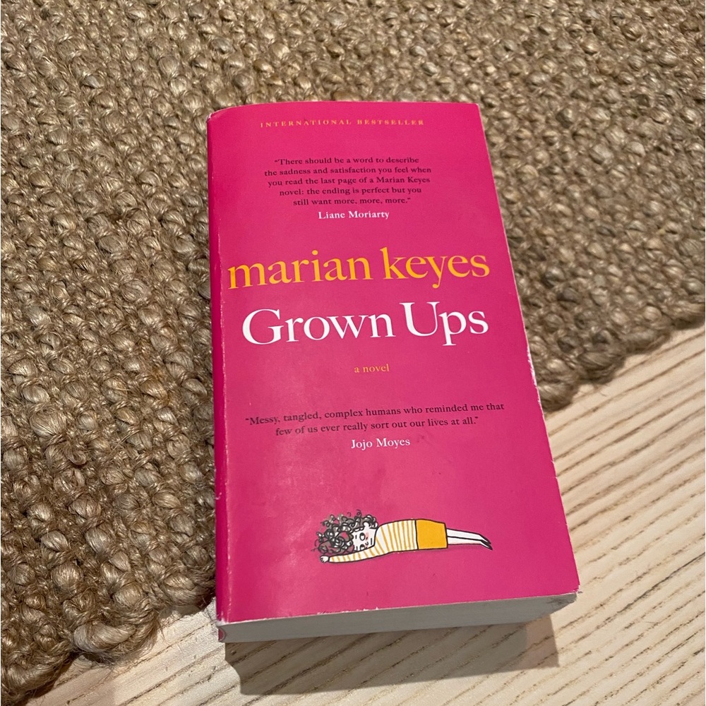📚(3/$15)Grown Ups by Marian Keyes Paperback